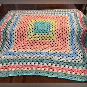 VINTAGE Homemade crochet baby blanket. Cottagecore, grandparentcore, Earthy